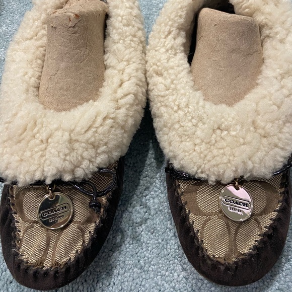 Introducir 46+ imagen coach bedroom slippers Abzlocal.mx